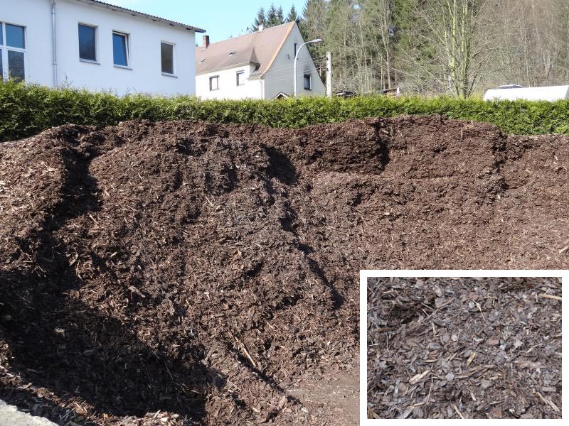 Rindenmulch als Schüttgut beim Containerdienst Steudel in Greiz